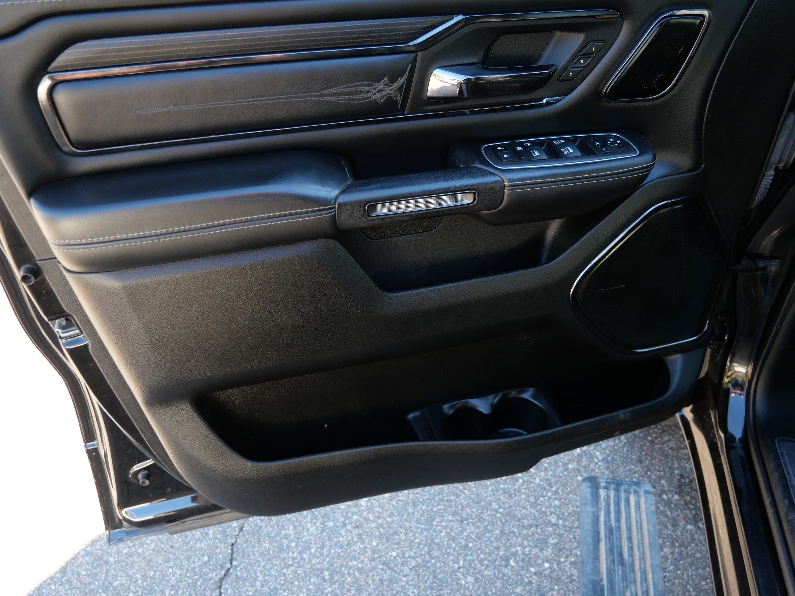 Used 2022 RAM 1500 Limited AWD/4WD image 19