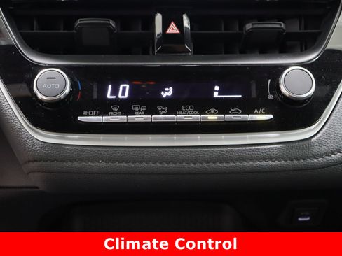 Used 2025 Toyota Corolla SE image 19