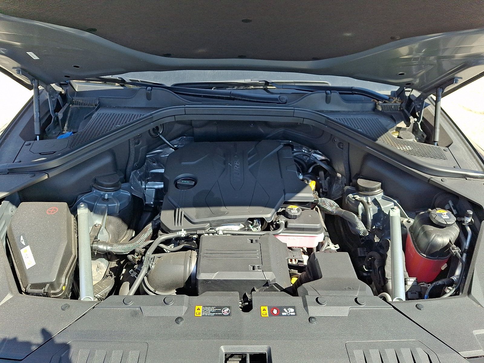 Certified 2025 Genesis GV80 2.5T Standard AWD/4WD image 28