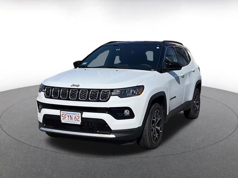 Used 2025 Jeep Compass Limited image 4