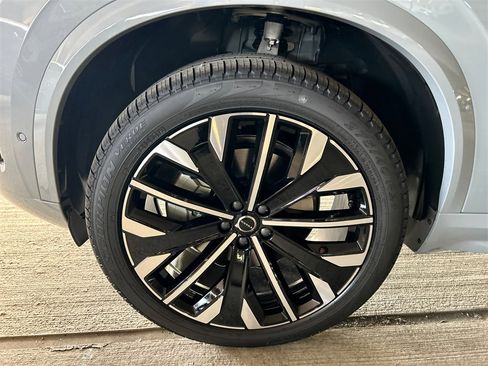 New 2026 Volvo XC90 B6 Plus w/ Protection Package Premier image 8