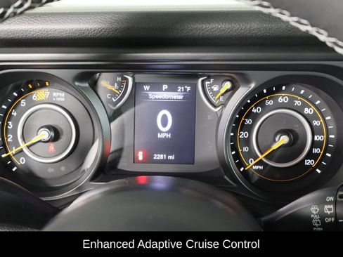 Used 2025 Jeep Wrangler Willys image 11