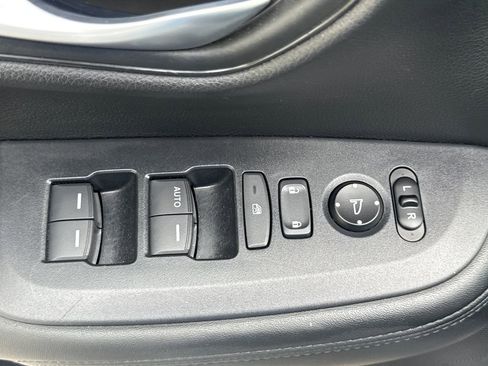 Used 2025 Honda HR-V LX image 14