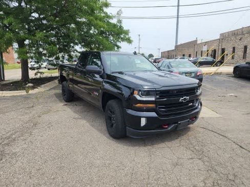 Used 2017 Chevrolet Silverado 1500 LT w/ Midnight Edition AWD/4WD image 7