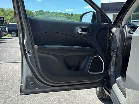 Used 2019 Jeep Compass Limited AWD/4WD image 12