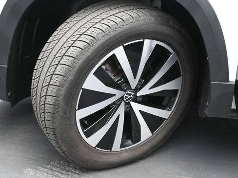 Used 2022 Volkswagen Taos SE FWD image 19