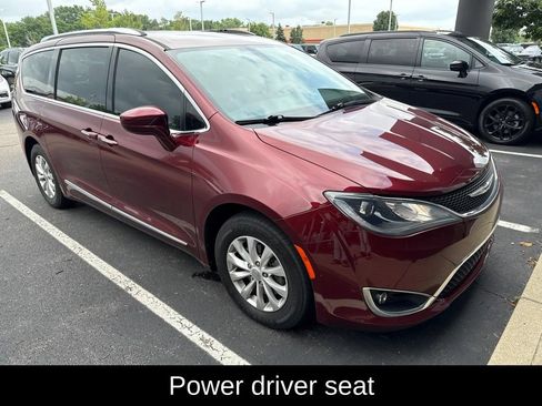 Used 2018 Chrysler Pacifica Touring-L Plus FWD image 3