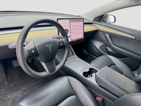 Used 2021 Tesla Model 3 Standard Range Plus image 7