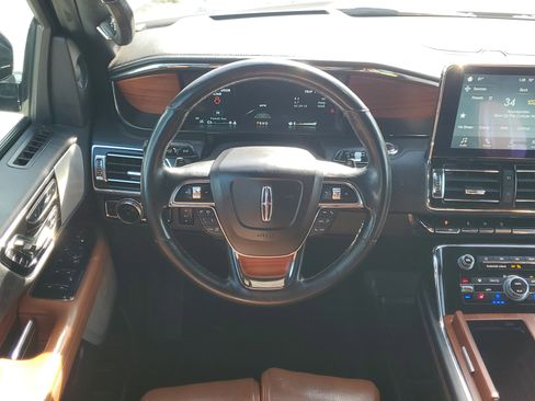 Used 2019 Lincoln Navigator Reserve image 18