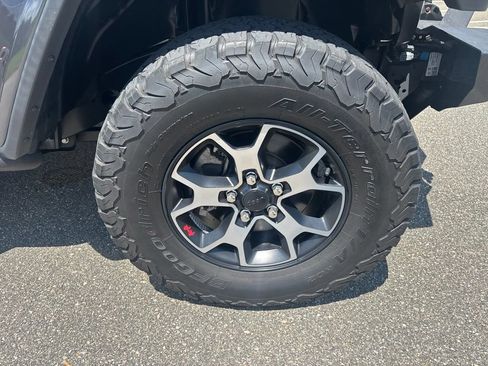 Used 2019 Jeep Wrangler Unlimited Rubicon w/ LED Lighting Group AWD/4WD image 9