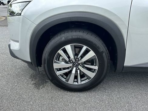 Certified 2025 Nissan Pathfinder SL FWD image 13