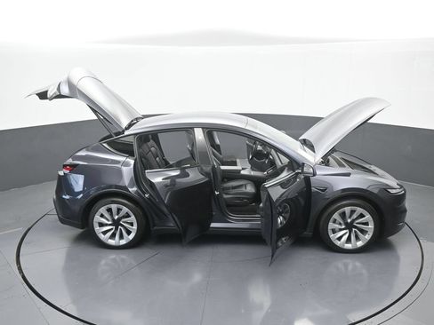 Used 2026 Tesla Model Y 2WD image 62
