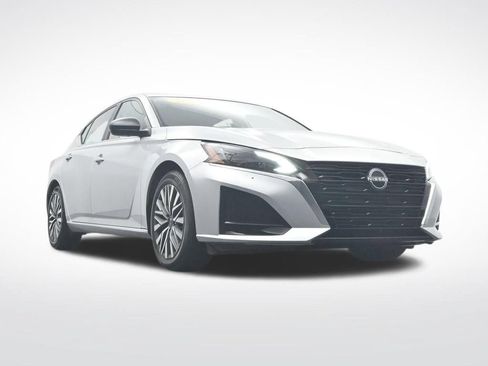 Used 2024 Nissan Altima 2.5 SV FWD image 39