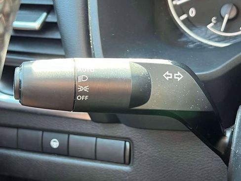 Used 2023 Nissan Rogue SV w/ SV Premium B Package image 24