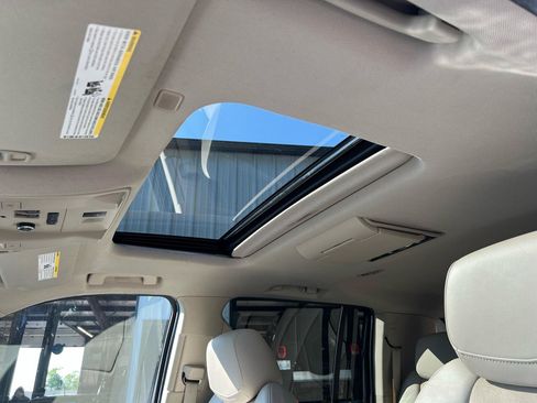 Used 2018 Cadillac Escalade ESV Premium Luxury AWD/4WD image 15