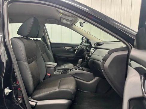Used 2017 Nissan Rogue S image 19
