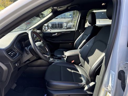Used 2025 Ford Escape ST-Line image 17