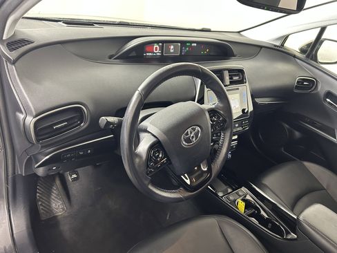 Used 2019 Toyota Prius L Eco image 11