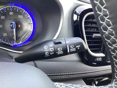 New 2026 Chrysler Pacifica Limited image 33