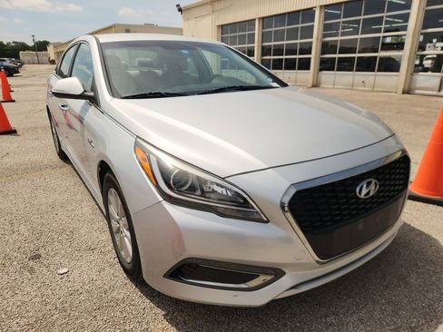 Used 2017 Hyundai Sonata SE FWD image 2