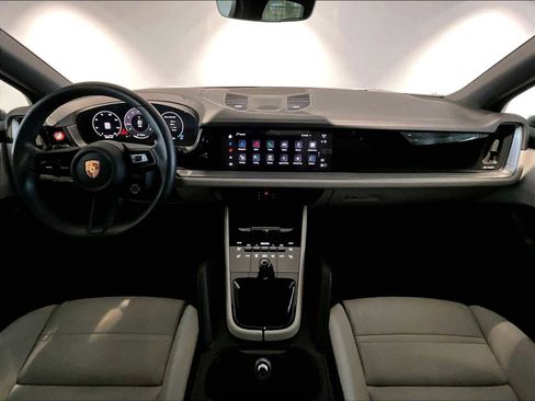 Used 2025 Porsche Cayenne image 17