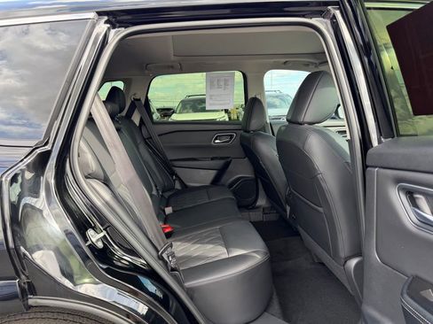 Used 2024 Nissan Rogue Platinum image 19