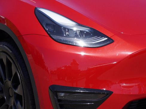 Used 2023 Tesla Model Y Long Range AWD/4WD image 3