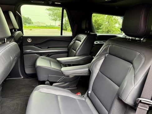 Used 2025 Lincoln Navigator Reserve w/ Jet Appearance Package AWD/4WD image 11