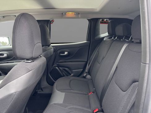 Used 2023 Jeep Renegade Latitude w/ Sun/Sound Group image 10