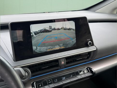 Used 2024 Toyota Prius XLE FWD image 31