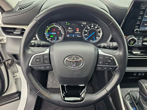 Used 2021 Toyota Highlander XLE image 22