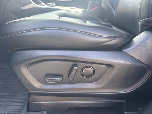 Used 2022 Ford Explorer XLT w/ Equipment Group 202A AWD/4WD image 17