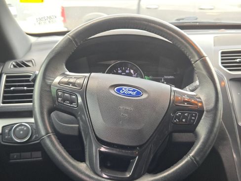 Used 2019 Ford Explorer XLT w/ Equipment Group 202A FWD image 19