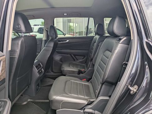 Used 2024 Volkswagen Atlas SEL AWD/4WD image 16