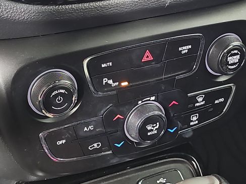 Used 2018 Jeep Compass Limited w/ Navigation Group AWD/4WD image 21