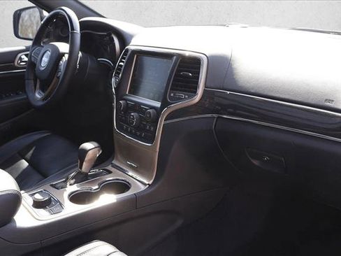 Used 2017 Jeep Grand Cherokee Overland AWD/4WD image 29