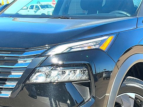 Certified 2025 Nissan Rogue SV image 4