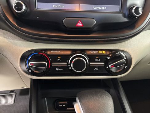 Used 2025 Kia Soul LX FWD image 16