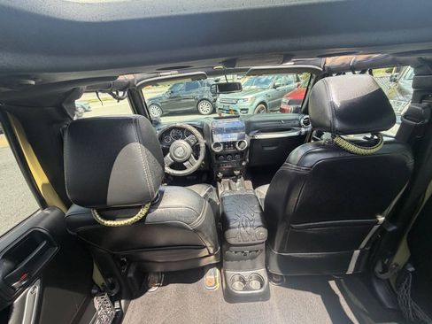 Used 2013 Jeep Wrangler Unlimited Sahara w/ Dual Top Group AWD/4WD image 5