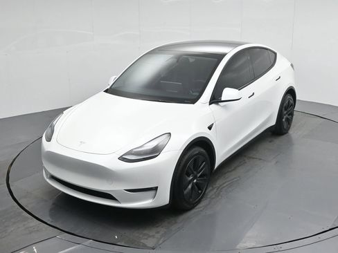 Used 2025 Tesla Model Y Long Range image 34