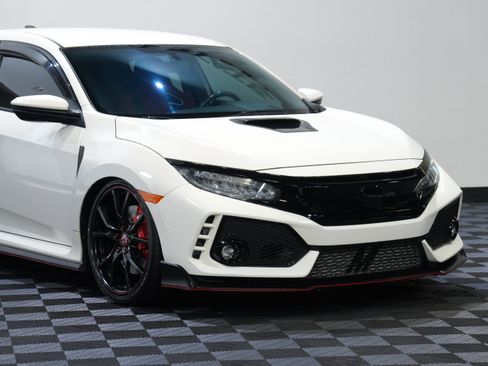 Used 2018 Honda Civic Type R image 9