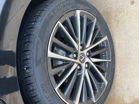 Used 2024 Lexus ES 350 w/ Premium Package FWD image 10