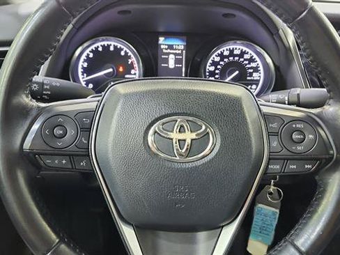Used 2019 Toyota Camry SE FWD image 18