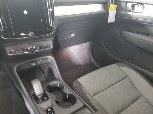 Used 2026 Volvo XC40 B5 Core AWD/4WD image 19