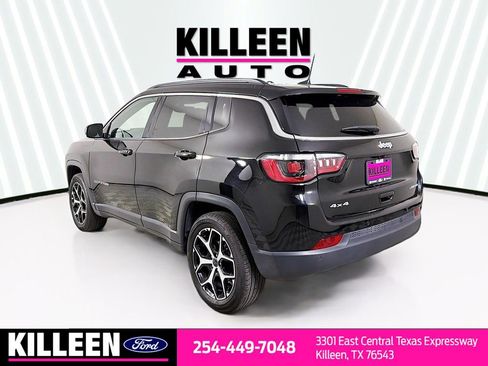 Used 2025 Jeep Compass Limited image 6