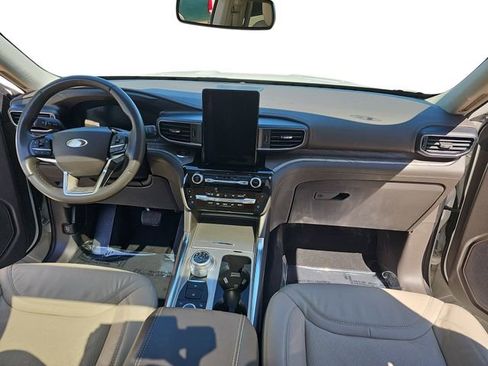 Used 2023 Ford Explorer Platinum w/ Technology Package AWD/4WD image 9