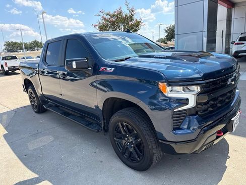 Used 2022 Chevrolet Silverado 1500 LT Trail Boss w/ LT Trail Boss Premium Package AWD/4WD image 3