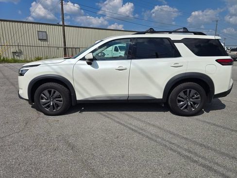 Used 2022 Nissan Pathfinder SV AWD/4WD image 6