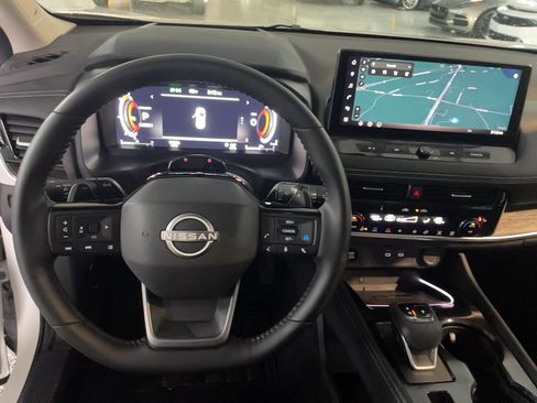 Used 2025 Nissan Rogue Platinum w/ Tech Package image 13