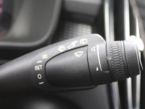 Used 2021 Volvo XC40 T5 R-Design image 34